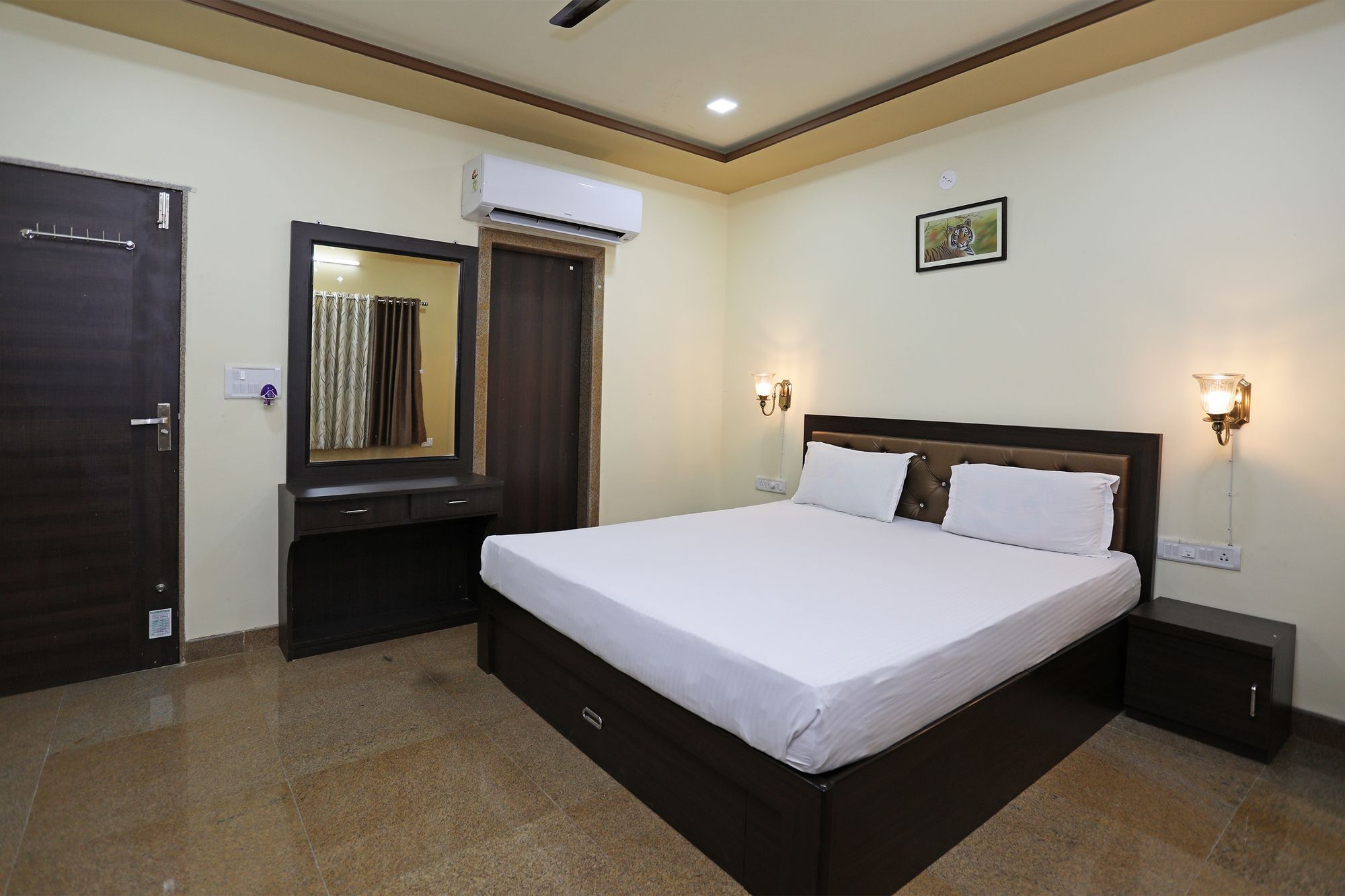 Oyo 9428 Hill View Room Goverdhan Vilas Udajpur Exteriér fotografie